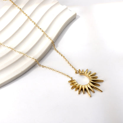 Collar Irregular Half Circle con fusión en Oro 18K