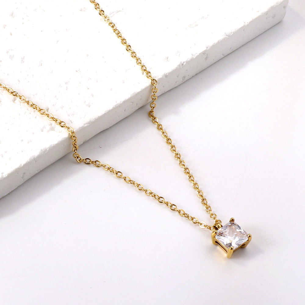 Collar Square Diamond con fusión en Oro 18K