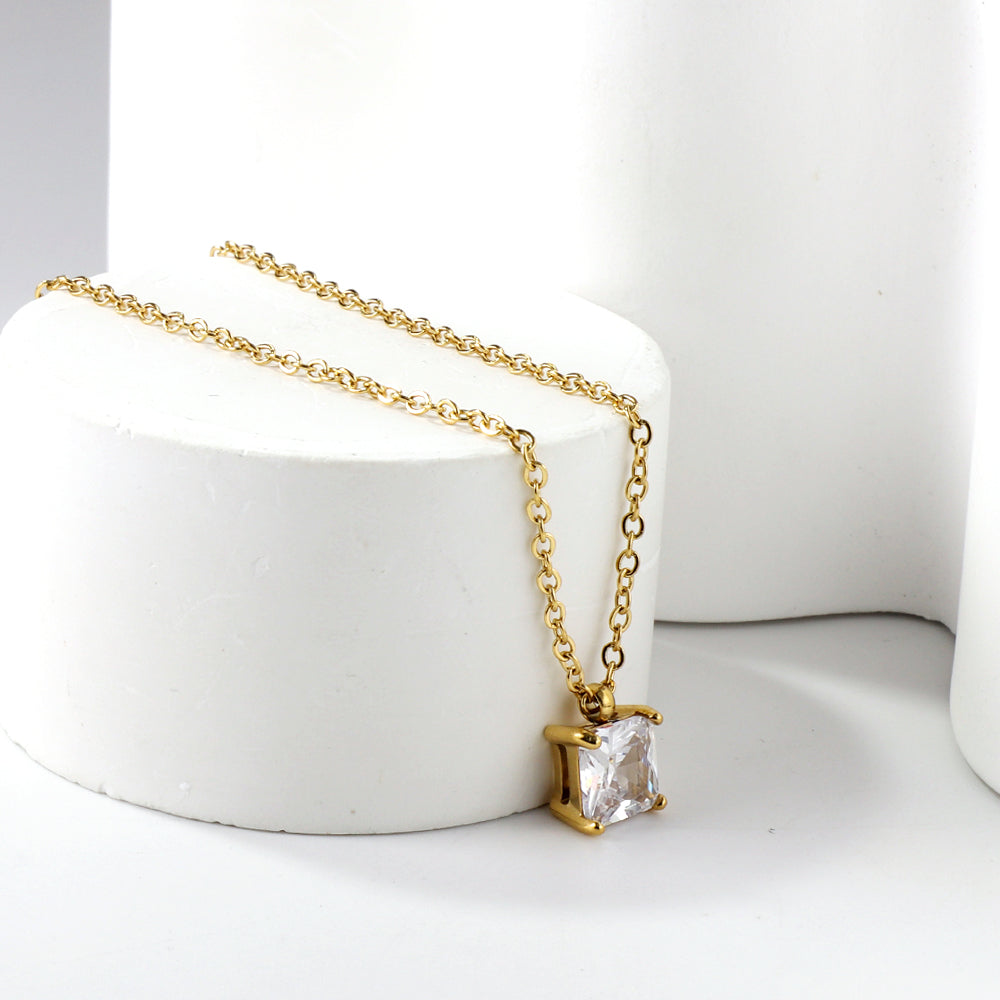 Collar Square Diamond con fusión en Oro 18K