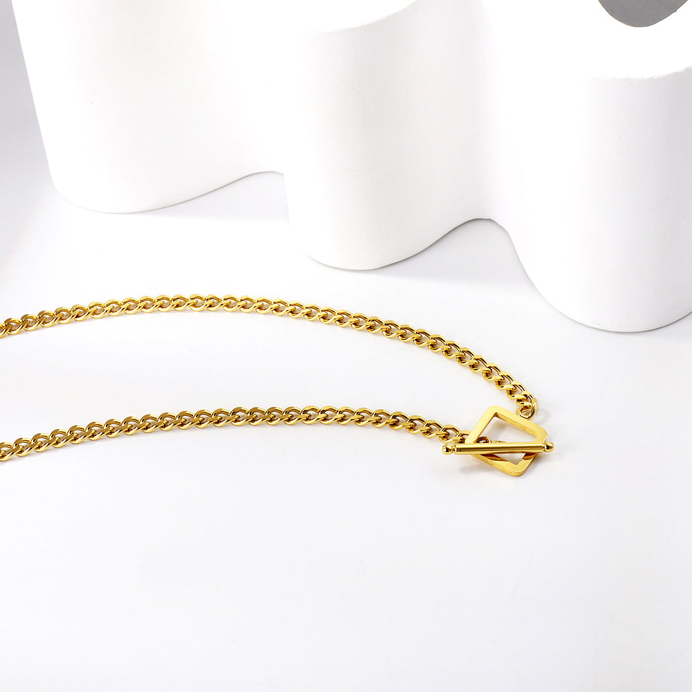 Collar Square Clasp con fusión en Oro 18K