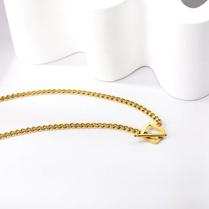 Collar Square Clasp con fusión en Oro 18K