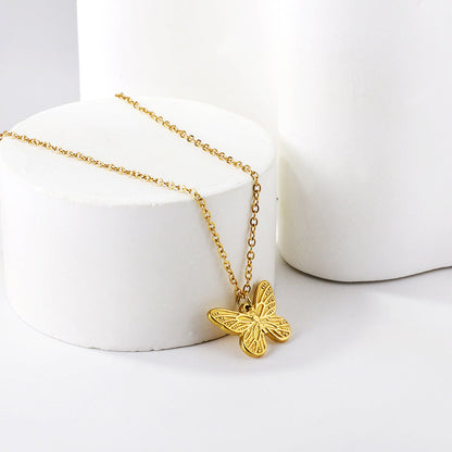 Collar Butterfly Minimal con fusión en Oro 18K