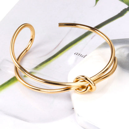Brazalete Clasp Minimal con fusión en Oro 18K