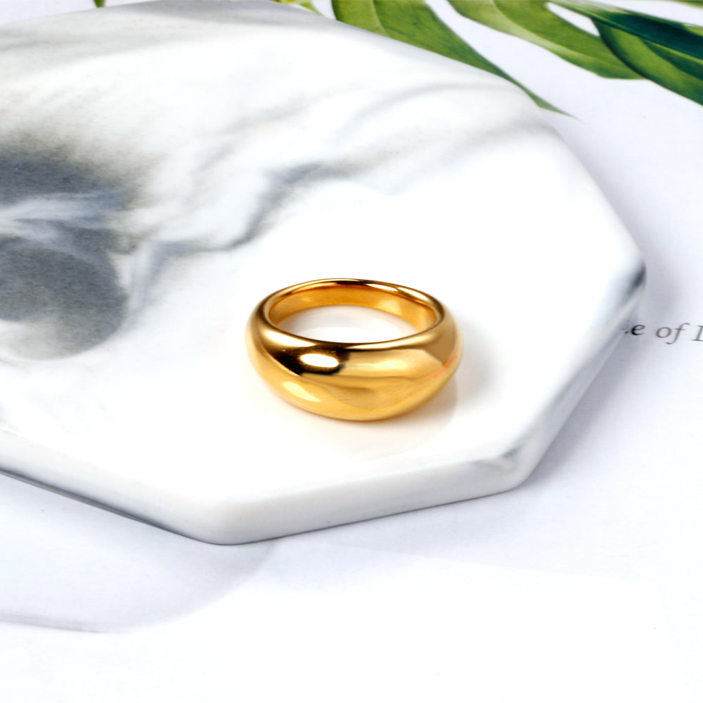 Anillo Chunky Dome Polished con fusión en Oro 18K