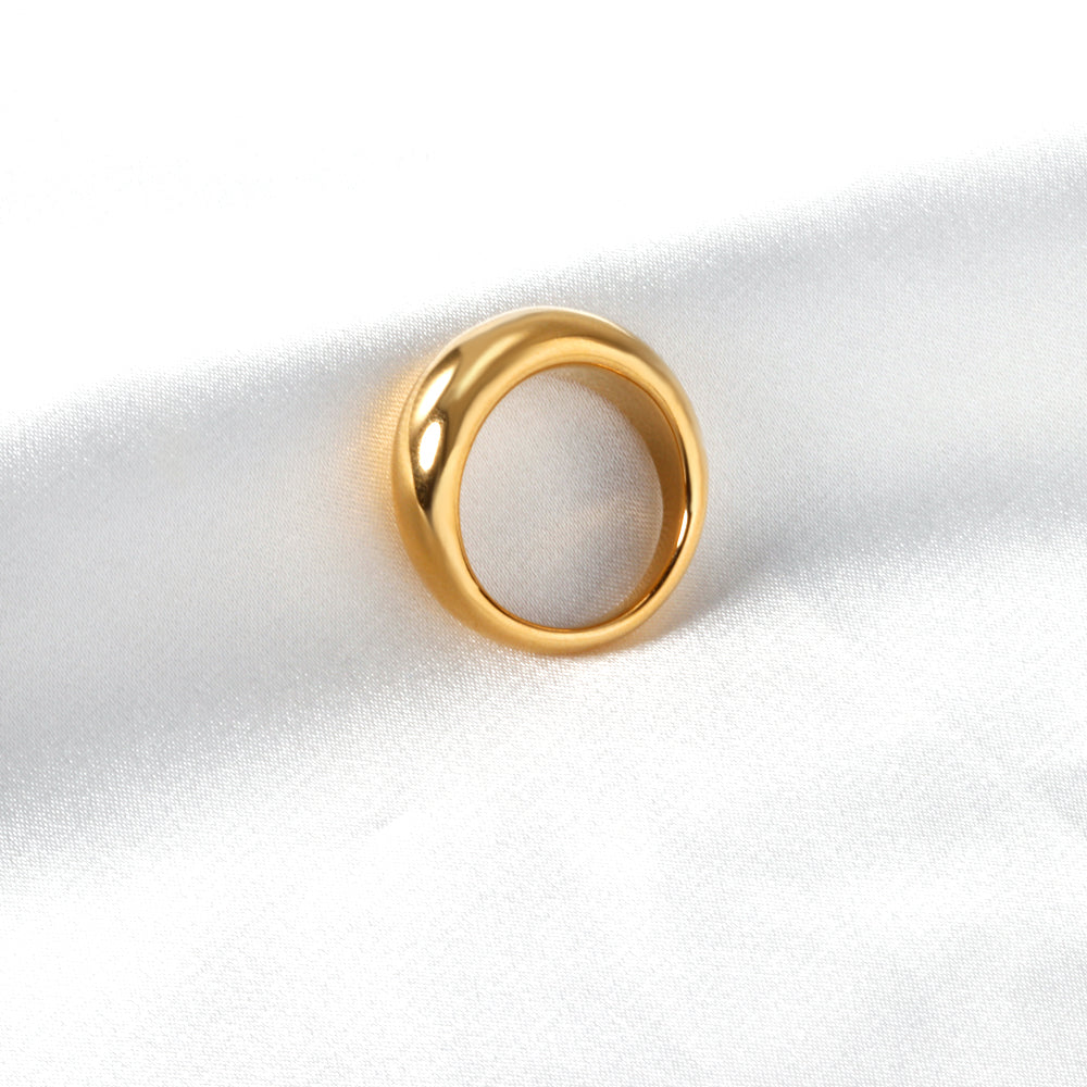 Anillo Chunky Dome Polished con fusión en Oro 18K