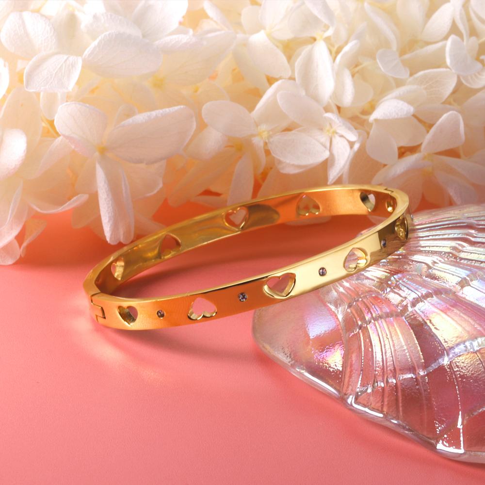Brazalete Hollow Heart con fusión en Oro 18K