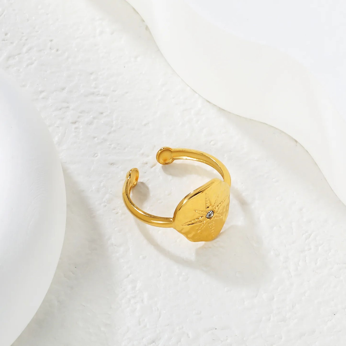 Anillo Starburst Coin con fusión en Oro 18K